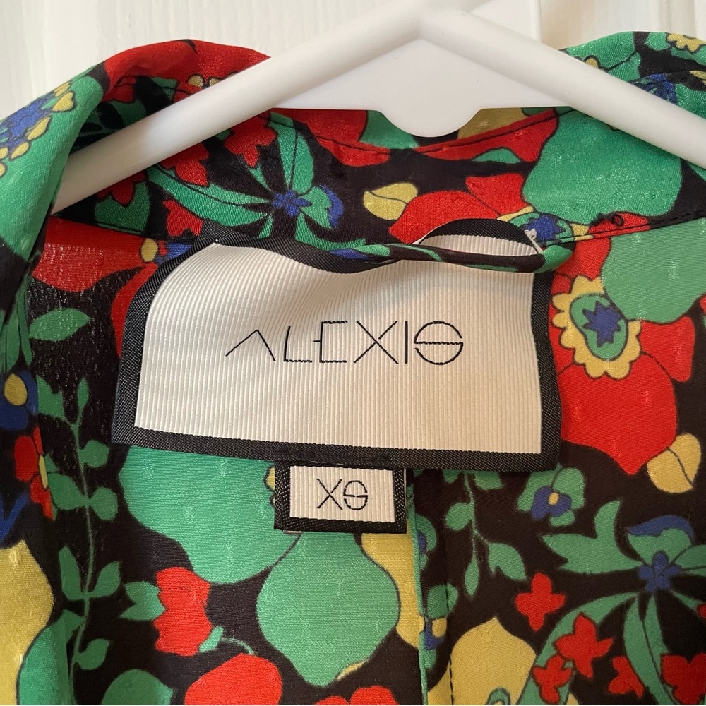 Alexis Hiroka Robe - Picture 4 of 5